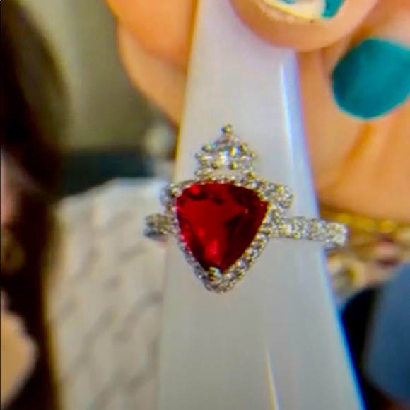 Beautiful Ruby Stone Ring - Picture 2 of 4